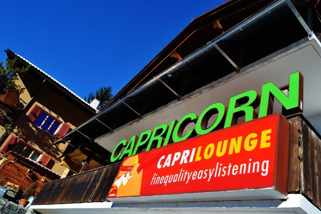 Backpacker Deluxe Hostel Capricorn Laax Esterno foto