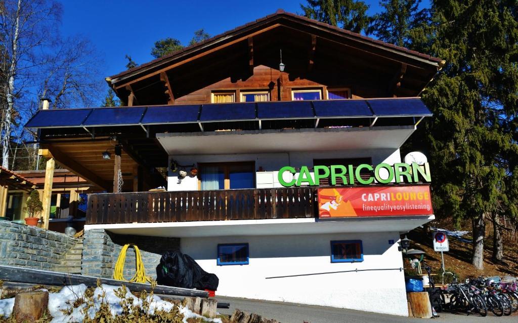 Backpacker Deluxe Hostel Capricorn Laax Esterno foto